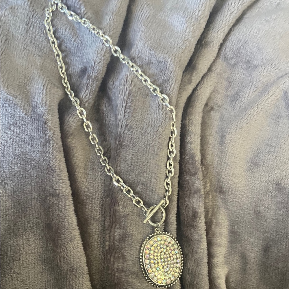Elegant Silver Pendant Necklace